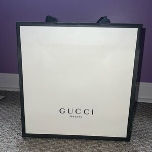 Gucci Beauty White and Black Gift Bag